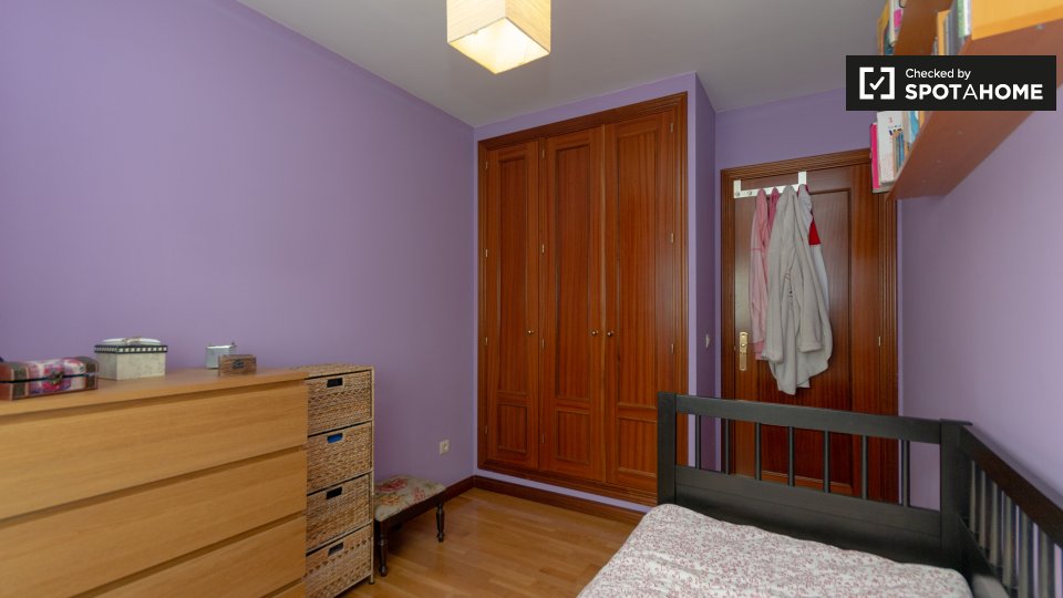 Double room Madrid, 3 beds, 100m² — photo 4