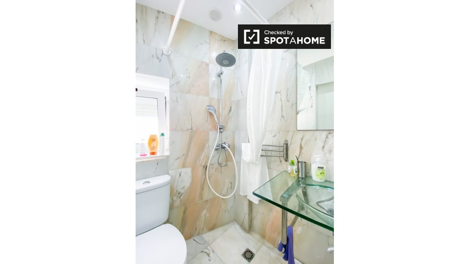 Double room Lisbon, 5 beds — photo 9