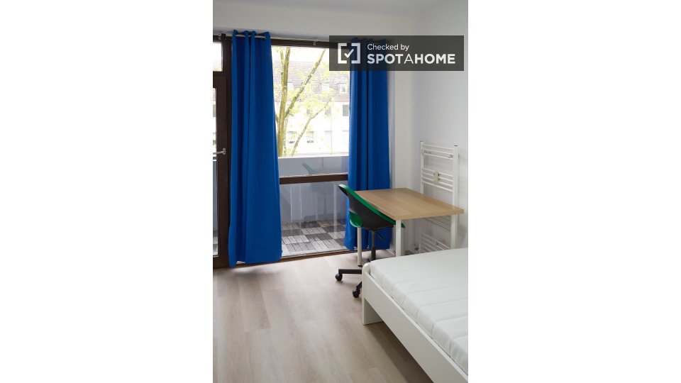 Double room Dusseldorf, 5 beds, 90m² — photo 7