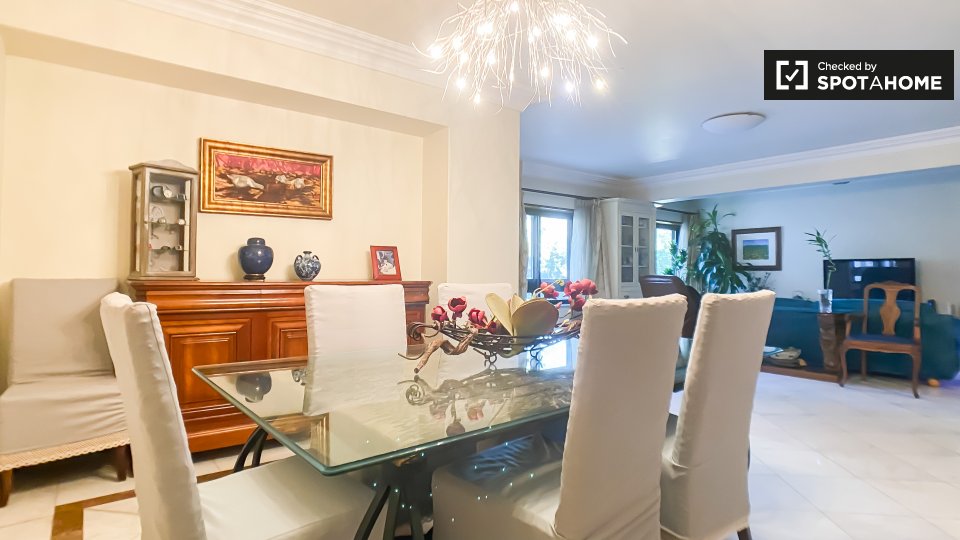 Double room Lisbon, 4 beds, 180m² — photo 8