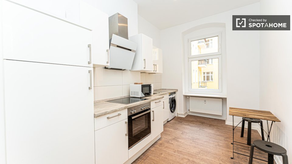 Apartment Berlin, 2 beds, 72m² — photo 2