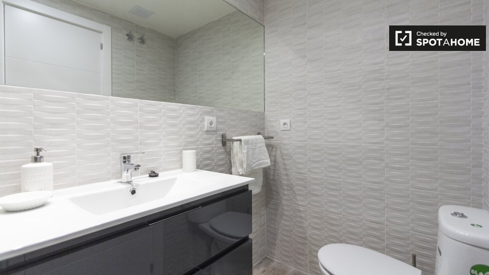 Double room Madrid, 4 beds, 90m² — photo 7