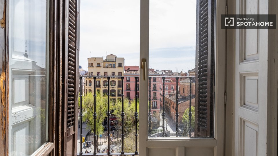 Double room Madrid, 4 beds — photo 19
