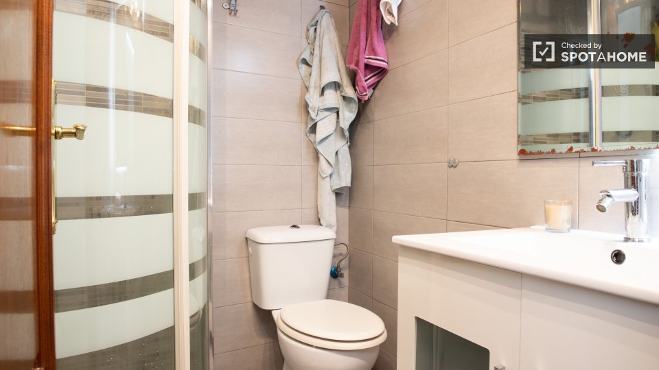 Double room Madrid, 5 beds, 120m² — photo 18