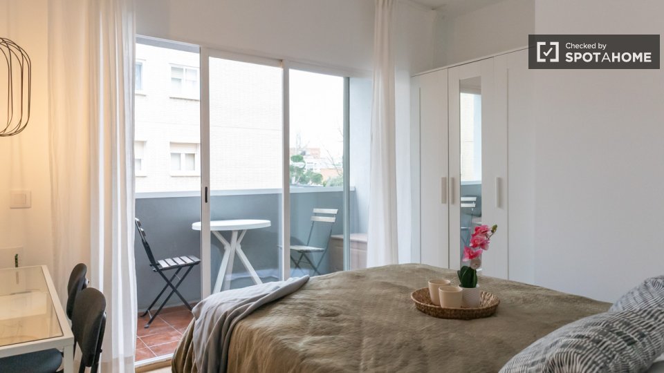Double room Madrid, 5 beds, 110m² — photo 9