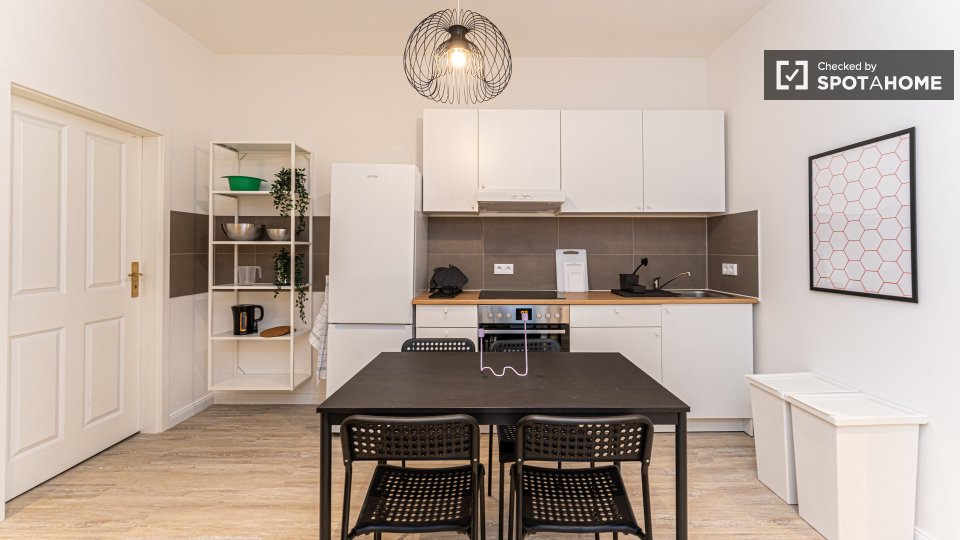 Double room Berlin, 6 beds, 101m² — photo 11