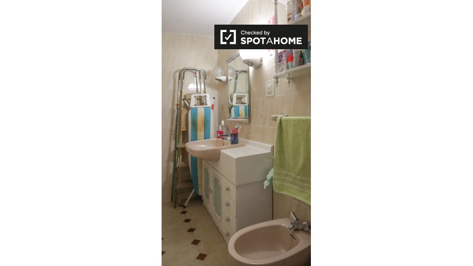 Double room Madrid, 3 beds, 91m² — photo 19
