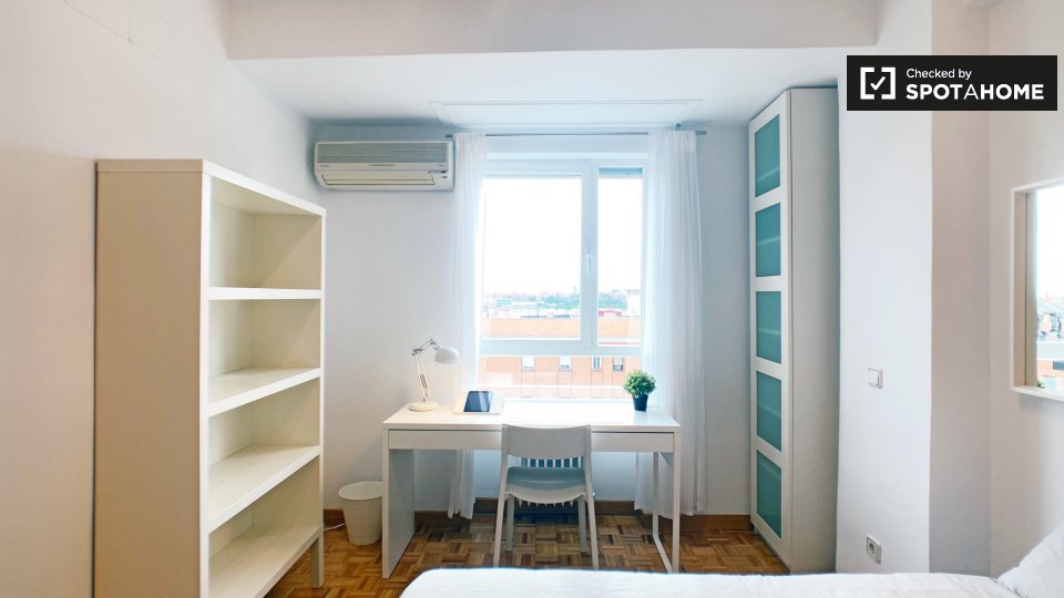 Double room Madrid, 4 beds, 90m² — photo 3