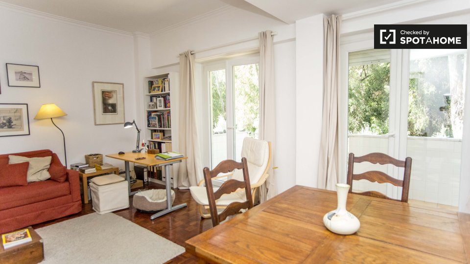 Double room Lisbon, 3 beds, 80m² — photo 10