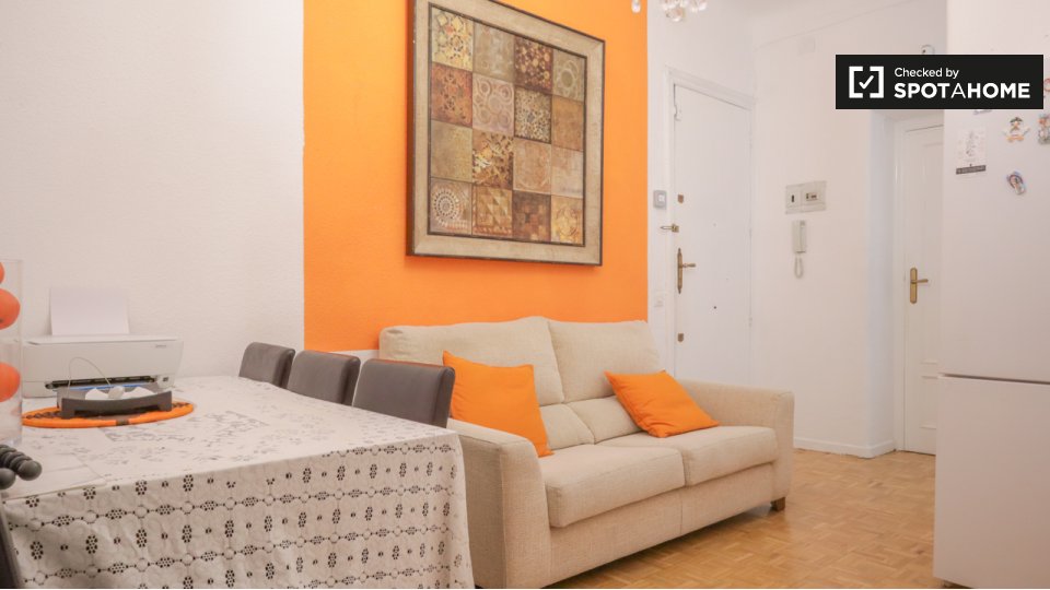 Double room Madrid, 3 beds, 60m² — photo 8
