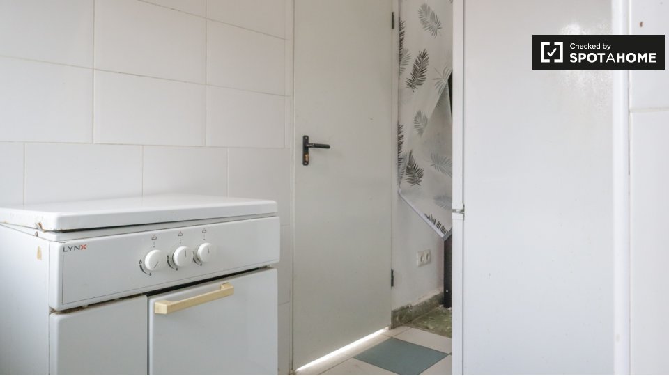 Double room Madrid, 3 beds, 70m² — photo 16