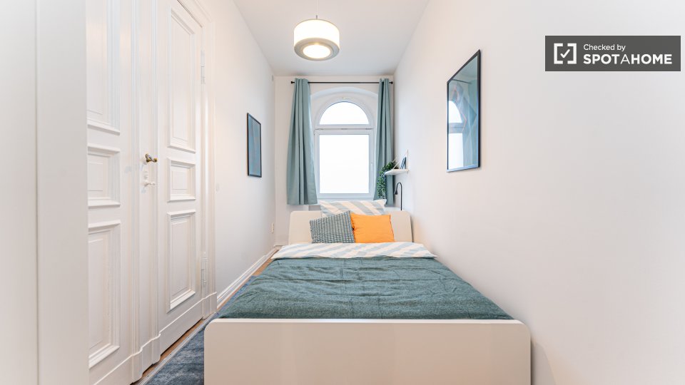 Double room Berlin, 5 beds, 98m² — photo 9