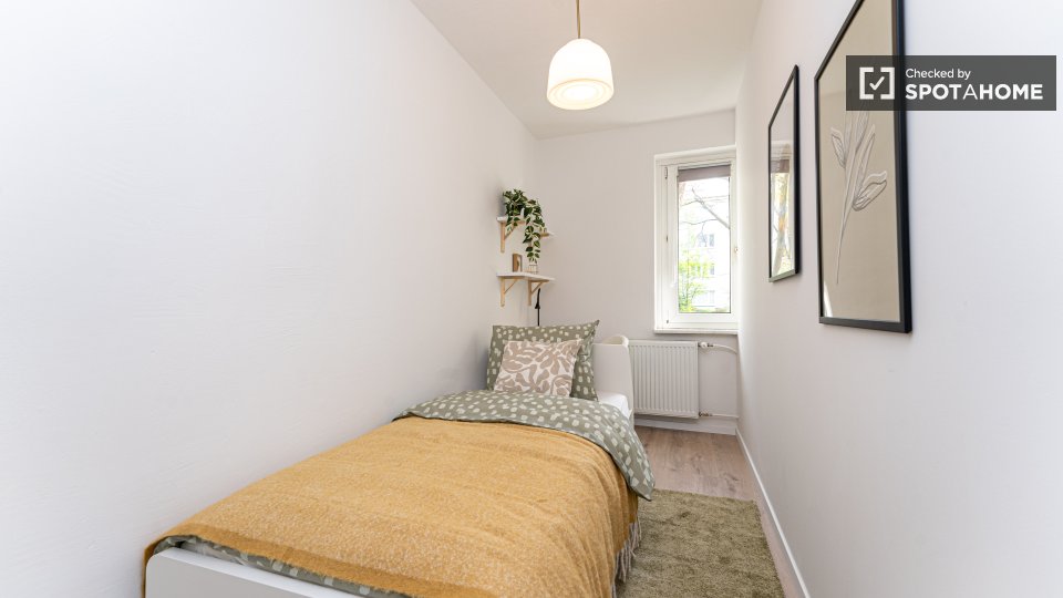 Double room Berlin, 5 beds, 59m² — photo 2