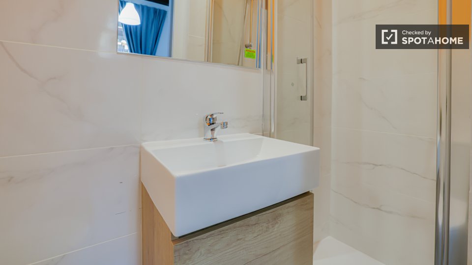 Double room Barcelona, 5 beds — photo 33
