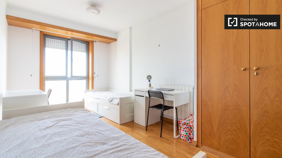 Double room Lisbon, 5 beds, 144m² — photo 3