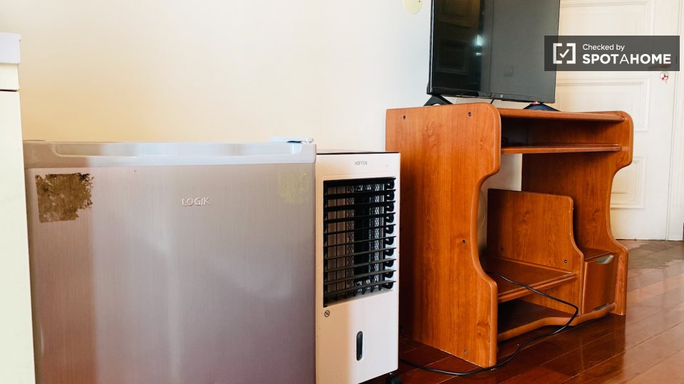 Double room Lisbon, 3 beds — photo 10