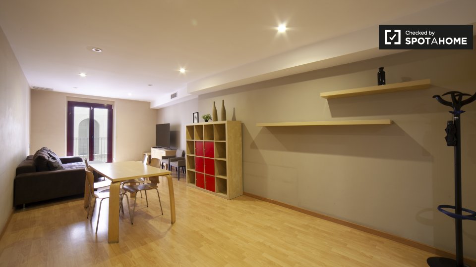 Apartment Barcelona, 3 beds, 95m² — photo 1