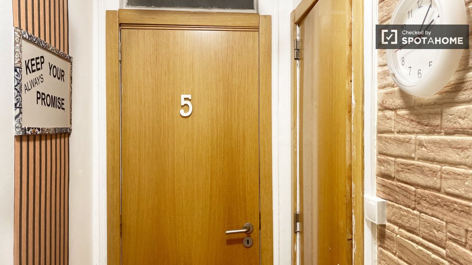 Double room Lisbon, 6 beds — photo 12