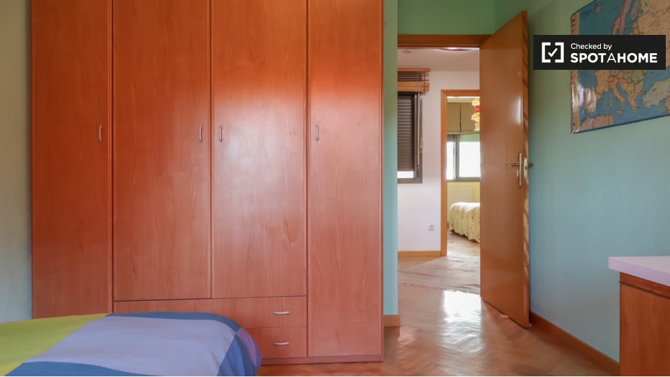 Double room Madrid, 2 beds — photo 5