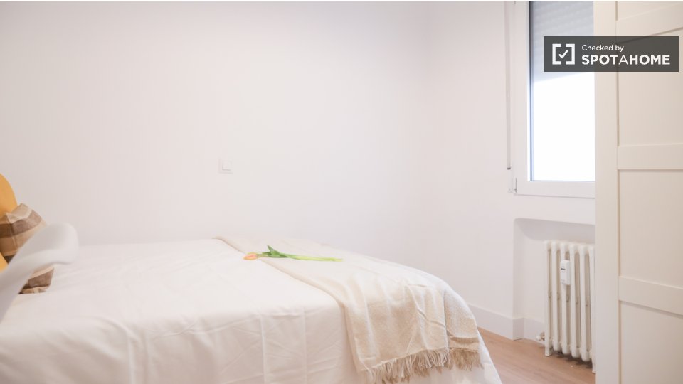 Double room Madrid, 6 beds, 130m² — photo 1
