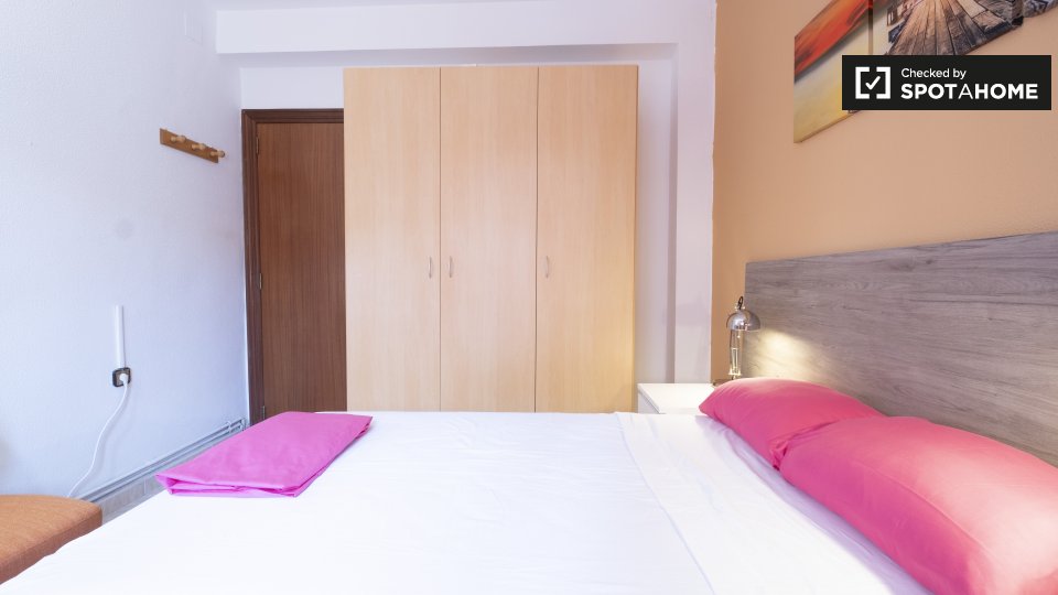Double room Madrid, 4 beds, 80m² — photo 3