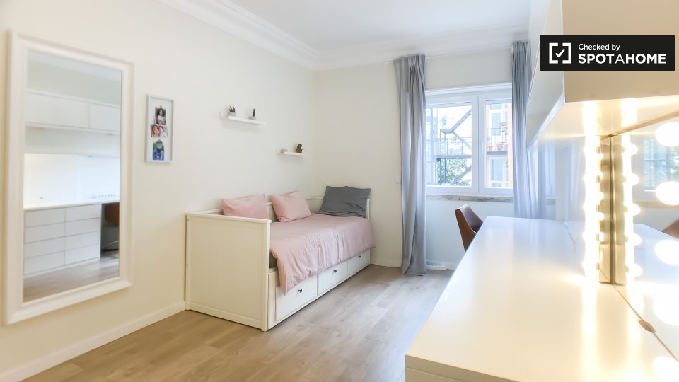 Double room Lisbon, 4 beds, 240m² — photo 1
