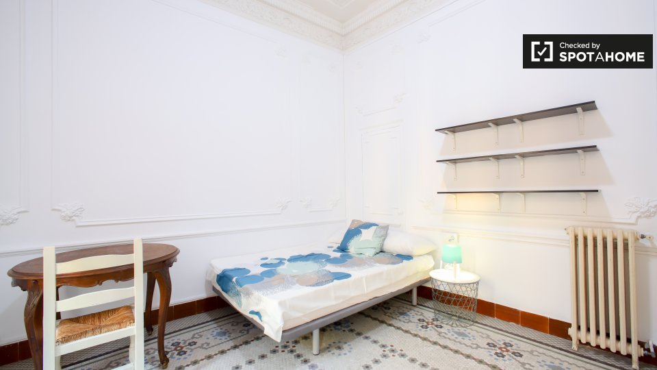 Double room Valencia, 10 beds, 300m² — photo 3