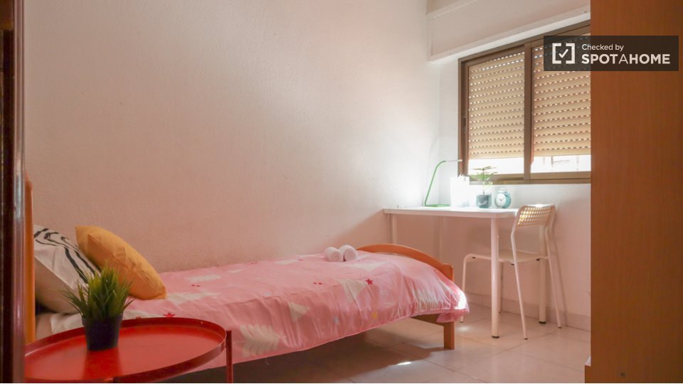 Double room Madrid, 4 beds, 70m² — photo 9
