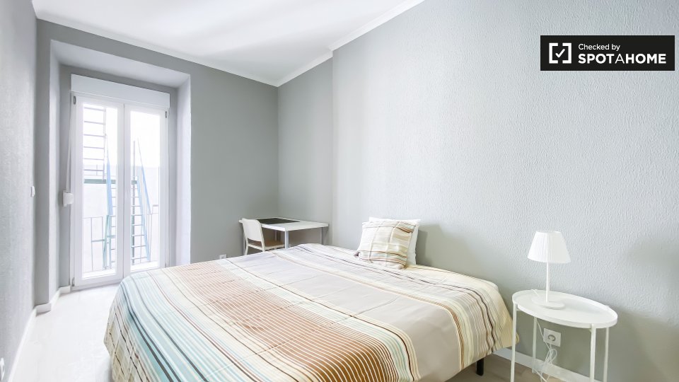 Double room Lisbon, 5 beds, 85m² — photo 52