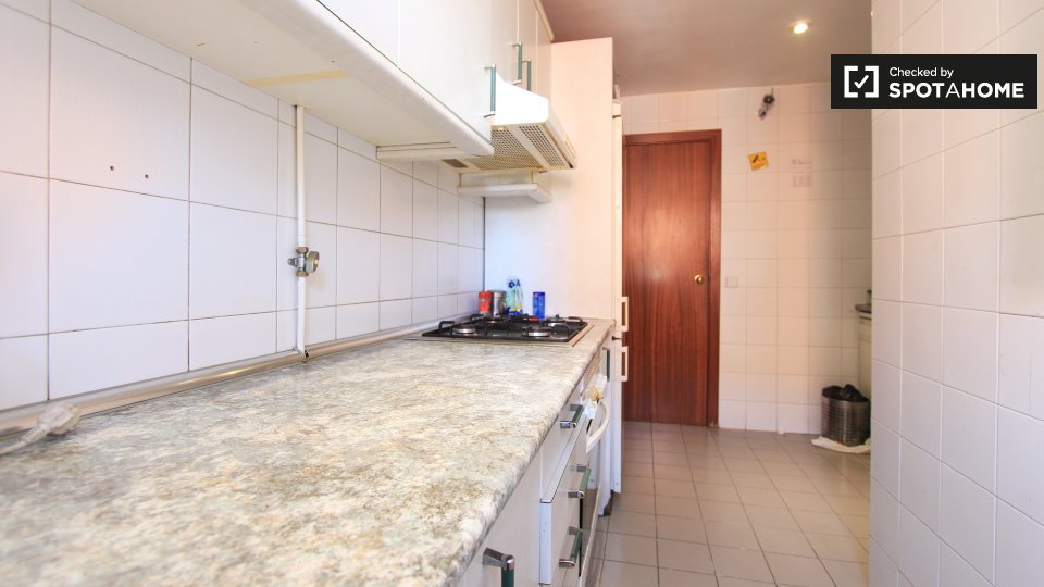 Double room Madrid, 5 beds, 80m² — photo 13
