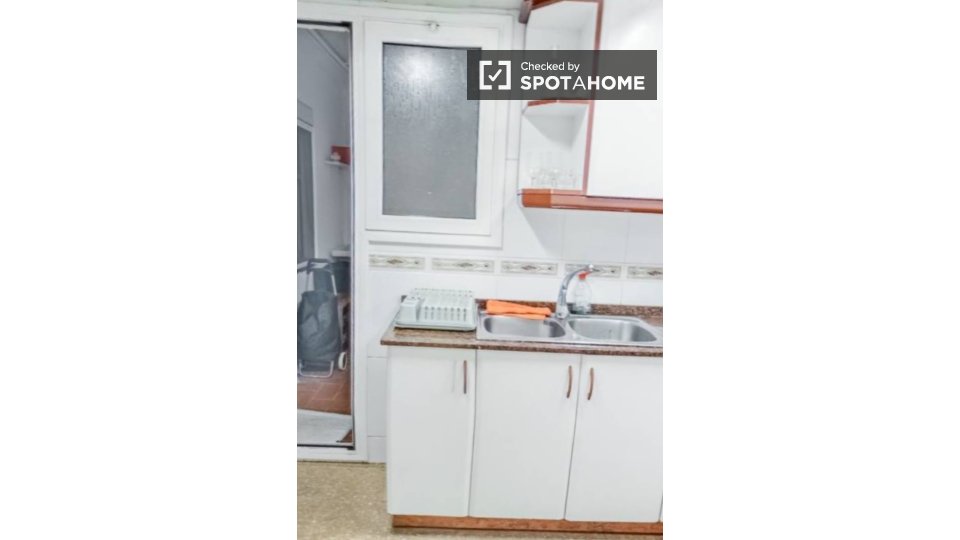 Double room Barcelona, 4 beds — photo 17