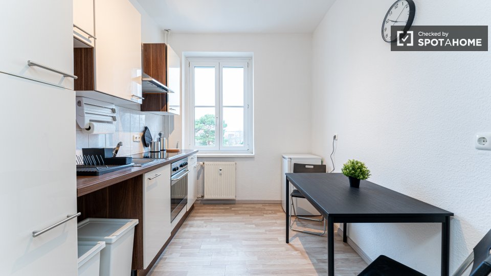 Double room Berlin, 5 beds, 69m² — photo 12