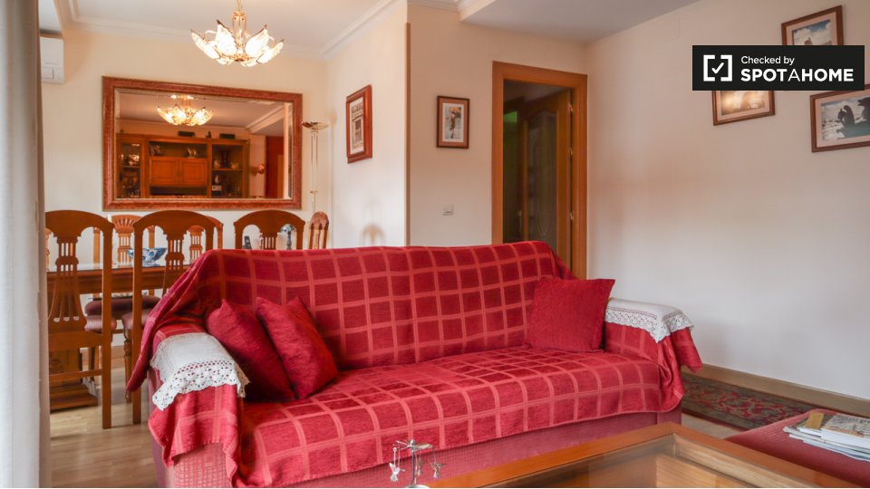 Double room Madrid, 3 beds — photo 8