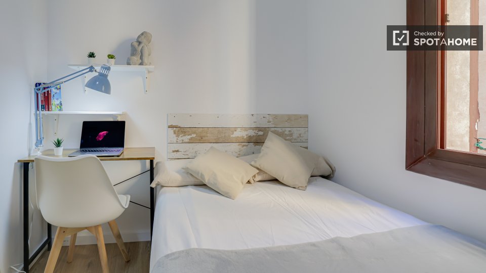 Double room Barcelona, 5 beds — photo 27