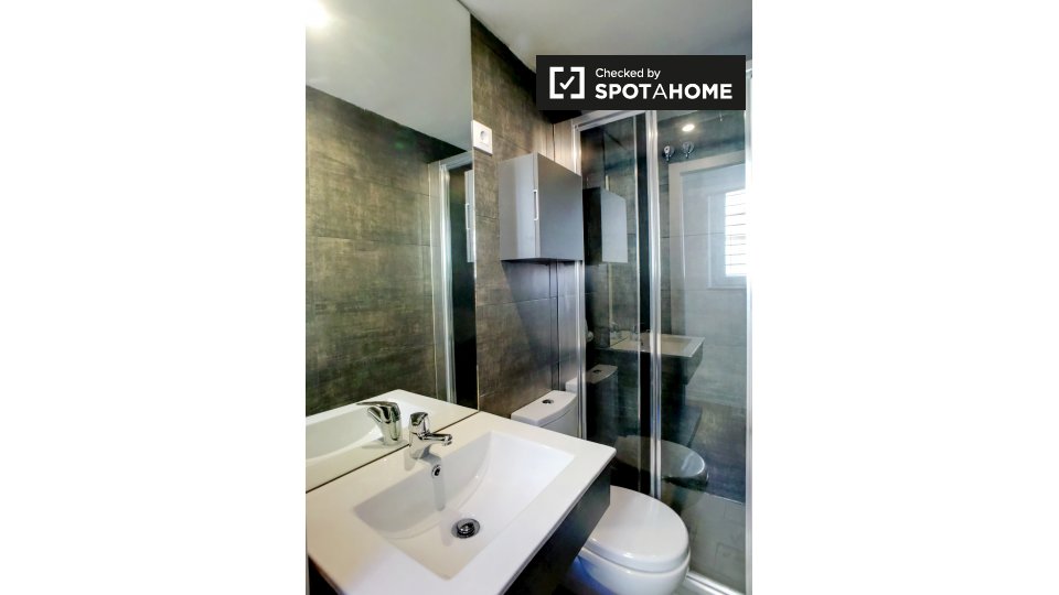 Double room Madrid, 6 beds — photo 12