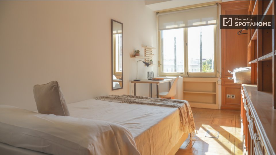 Double room Madrid, 18 beds — photo 18