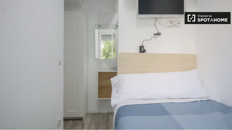 Double room Madrid, 5 beds — photo 15