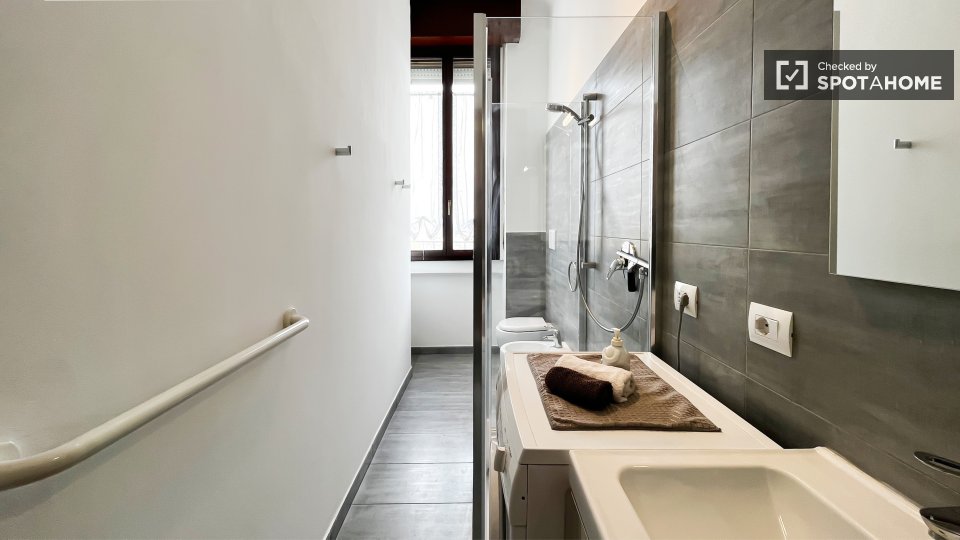 Double room Milan, 2 beds — photo 19