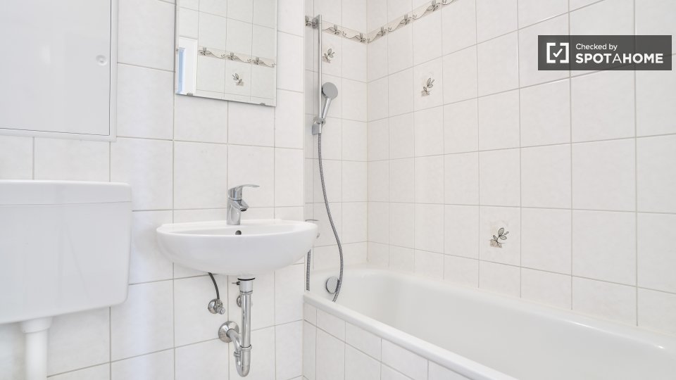 Double room Berlin, 4 beds, 67m² — photo 23