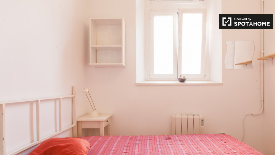 Double room Madrid, 3 beds, 75m² — photo 2