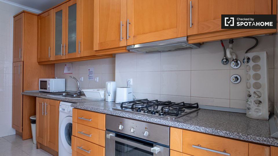 Double room Lisbon, 6 beds — photo 11