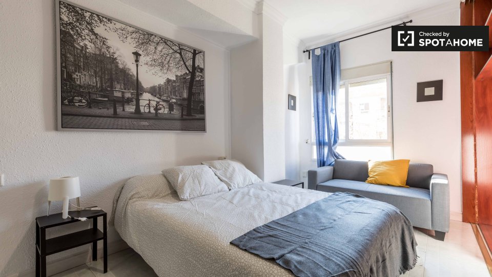 Double room Valencia, 5 beds, 95m² — photo 2