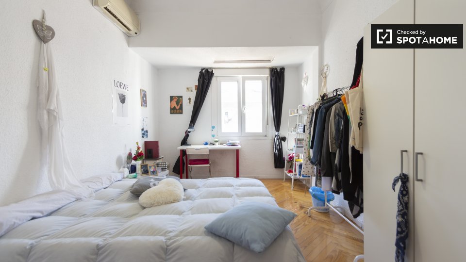 Double room Madrid, 8 beds, 200m² — photo 1