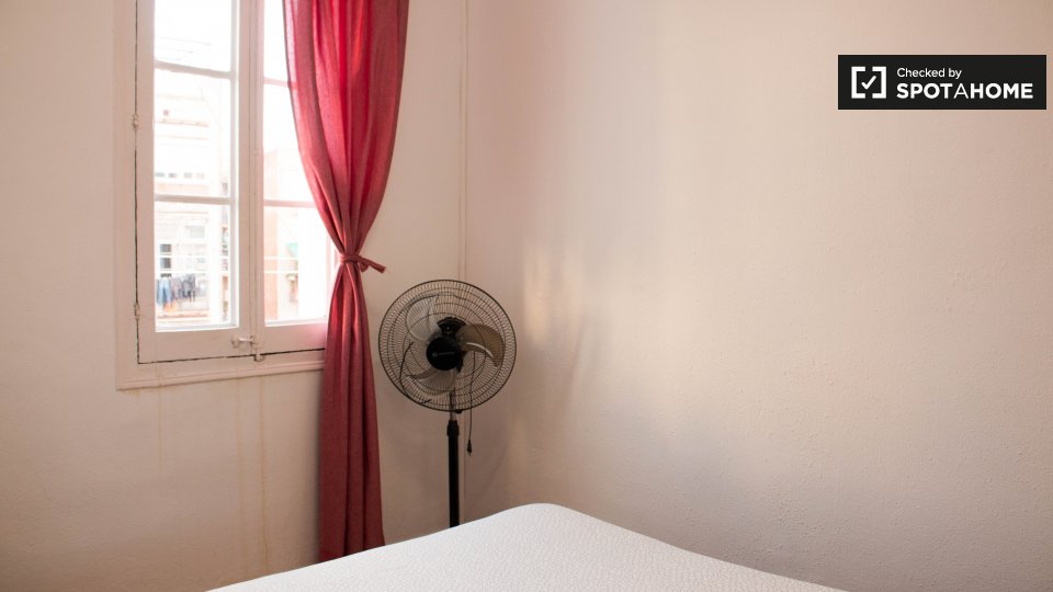 Double room Barcelona, 3 beds — photo 18