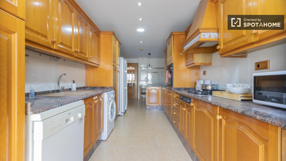 Double room Valencia, 5 beds, 240m² — photo 30