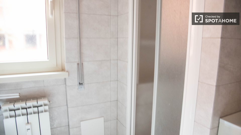 Double room Rome, 3 beds — photo 18