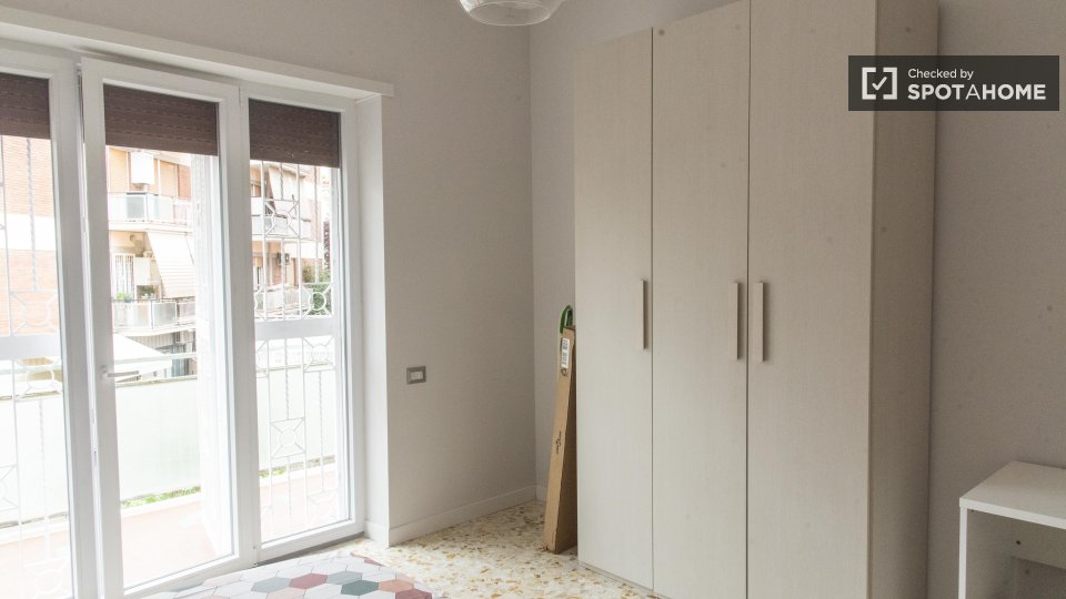 Double room Rome, 3 beds — photo 18