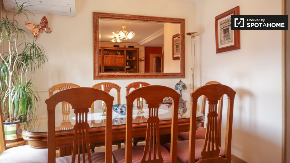 Double room Madrid, 3 beds — photo 12