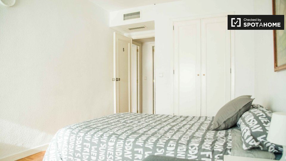 Double room Valencia, 6 beds, 140m² — photo 4