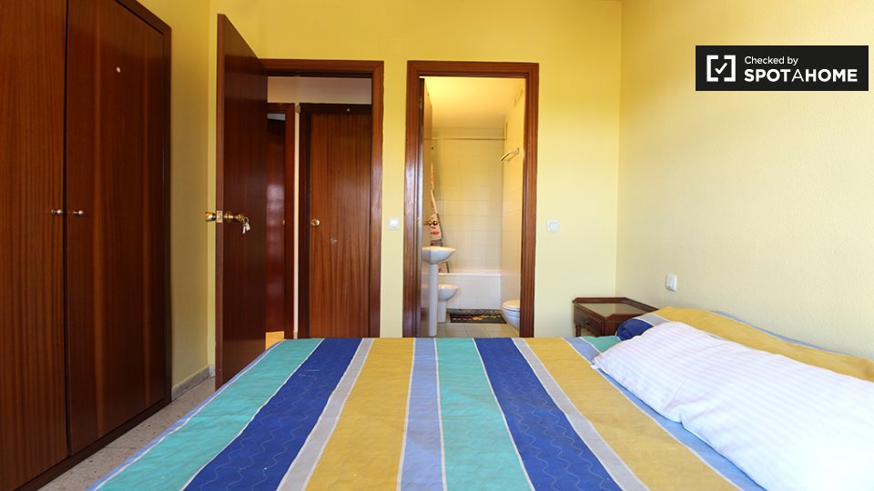 Double room Madrid, 5 beds, 80m² — photo 5